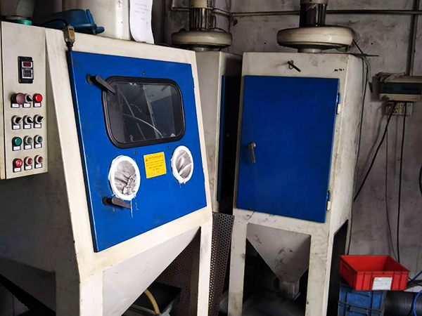 Shot peening machine